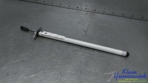 Gebruikte Kofferdekseldemper links-achter Mini Mini Prijs € 45,00 Margeregeling aangeboden door Klein Gunnewiek Autodemontage & Motorentechniek