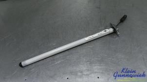 Gebruikte Kofferdekseldemper rechts-achter Mini Mini Prijs € 45,00 Margeregeling aangeboden door Klein Gunnewiek Autodemontage & Motorentechniek