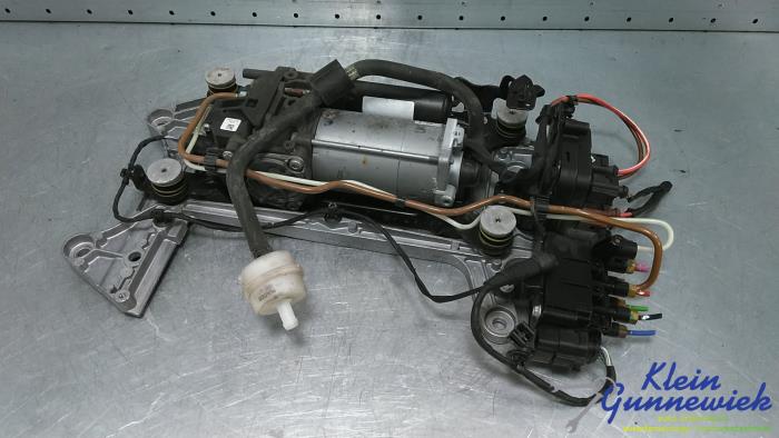 Gebruikte Compressor Porsche Panamera Prijs € 732,00 Margeregeling aangeboden door Klein Gunnewiek Autodemontage & Motorentechniek
