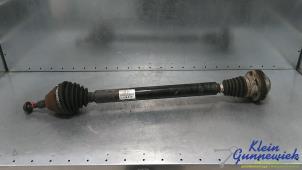 Gebruikte Aandrijfas rechts-voor Volkswagen Passat Prijs € 25,00 Margeregeling aangeboden door Klein Gunnewiek Autodemontage & Motorentechniek