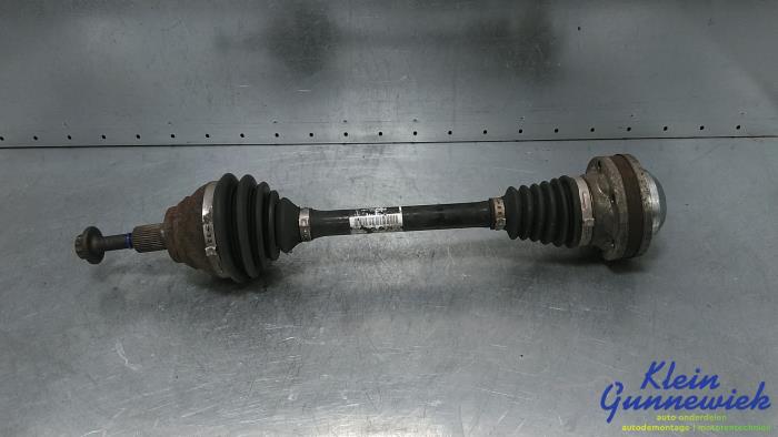 Gebruikte Aandrijfas links-voor Volkswagen Passat Prijs € 21,00 Margeregeling aangeboden door Klein Gunnewiek Autodemontage & Motorentechniek
