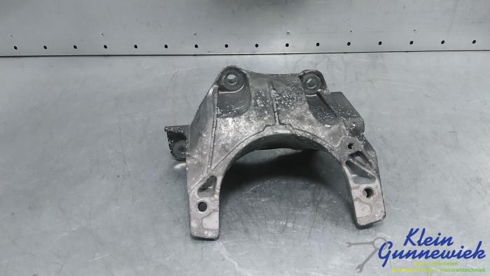 Gebruikte Motorsteun Porsche Panamera Prijs € 41,00 Margeregeling aangeboden door Klein Gunnewiek Autodemontage & Motorentechniek