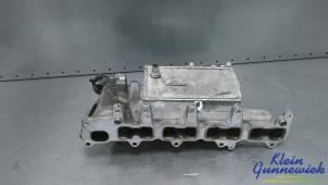 Gebruikte Inlaatspruitstuk Renault Trafic Prijs € 325,00 Margeregeling aangeboden door Klein Gunnewiek Autodemontage & Motorentechniek