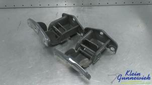 Gebruikte Achterklep Scharnier Renault Trafic Prijs € 115,00 Margeregeling aangeboden door Klein Gunnewiek Autodemontage & Motorentechniek