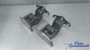 Gebruikte Achterklep Scharnier Renault Trafic Prijs € 115,00 Margeregeling aangeboden door Klein Gunnewiek Autodemontage & Motorentechniek