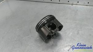 Gebruikte Zuiger Mercedes E-Klasse Prijs € 100,00 Margeregeling aangeboden door Klein Gunnewiek Autodemontage & Motorentechniek