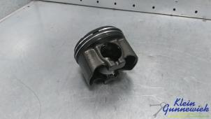 Gebruikte Zuiger Mercedes E-Klasse Prijs € 100,00 Margeregeling aangeboden door Klein Gunnewiek Autodemontage & Motorentechniek