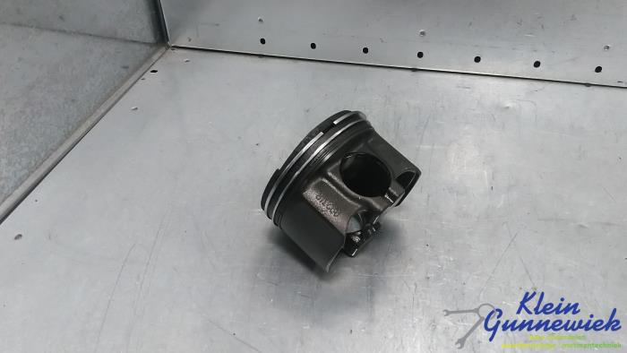 Gebruikte Zuiger Mercedes E-Klasse Prijs € 85,00 Margeregeling aangeboden door Klein Gunnewiek Autodemontage & Motorentechniek