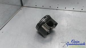 Gebruikte Zuiger Mercedes E-Klasse Prijs € 100,00 Margeregeling aangeboden door Klein Gunnewiek Autodemontage & Motorentechniek