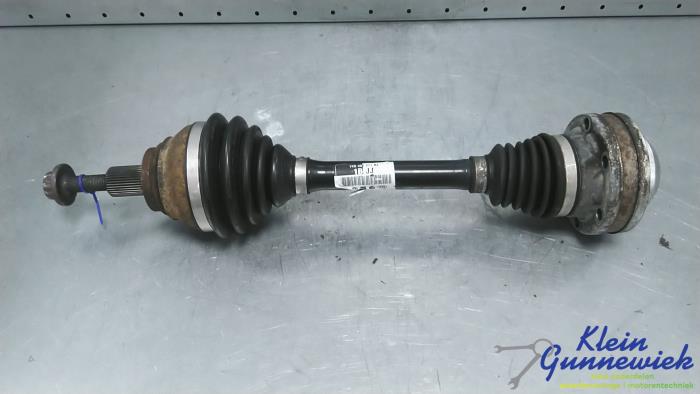 Gebruikte Aandrijfas links-voor Volkswagen Passat Prijs € 83,00 Margeregeling aangeboden door Klein Gunnewiek Autodemontage & Motorentechniek