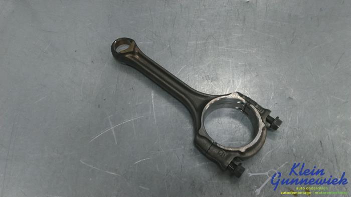 Drijfstang van een Opel Astra 2020