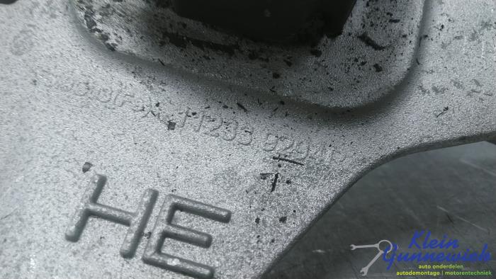 Gebruikte Versnellingsbak Steun Renault Arkana Prijs € 25,00 Margeregeling aangeboden door Klein Gunnewiek Autodemontage & Motorentechniek