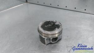 Gebruikte Zuiger Renault Captur Prijs € 50,00 Margeregeling aangeboden door Klein Gunnewiek Autodemontage & Motorentechniek