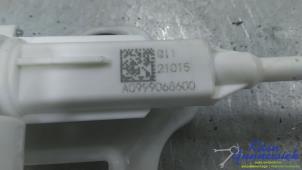 Gebruikte Sluithulpmotor achterklep Mercedes B-Klasse Prijs € 75,00 Margeregeling aangeboden door Klein Gunnewiek Autodemontage & Motorentechniek