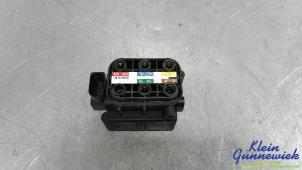 Gebruikte Kleppenblok hydraulisch Mercedes S-Klasse Prijs € 185,00 Margeregeling aangeboden door Klein Gunnewiek Autodemontage & Motorentechniek