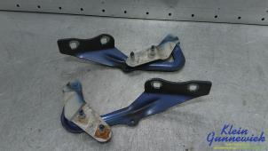 Gebruikte Motorkap Scharnier Ford Focus Prijs € 25,00 Margeregeling aangeboden door Klein Gunnewiek Autodemontage & Motorentechniek