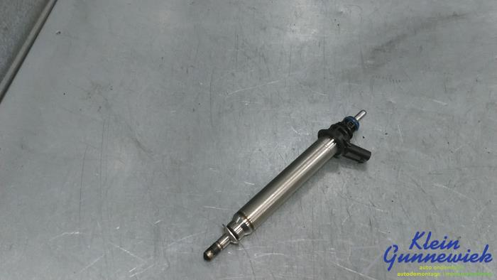 Injector (benzine injectie) van een Mercedes S-Klasse 2015