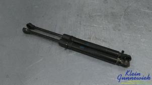 Gebruikte Kofferdekseldemper links-achter BMW 4-Serie Prijs € 25,00 Margeregeling aangeboden door Klein Gunnewiek Autodemontage & Motorentechniek