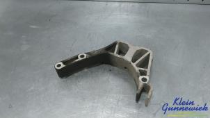 Gebruikte Versnellingsbak Steun Ford KA Prijs € 25,00 Margeregeling aangeboden door Klein Gunnewiek Autodemontage & Motorentechniek