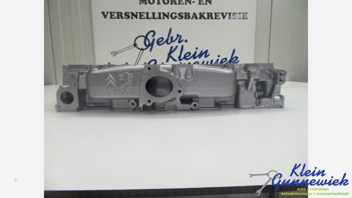 Cilinderkop van een Ford Transit Connect 2013