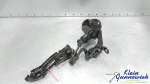 Gebruikte Kofferdeksel Scharnier BMW 4-Serie Prijs € 40,00 Margeregeling aangeboden door Klein Gunnewiek Autodemontage & Motorentechniek