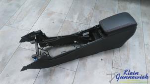 Gebruikte Armleuning Mercedes GLA Prijs € 125,00 Margeregeling aangeboden door Klein Gunnewiek Autodemontage & Motorentechniek