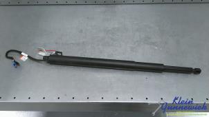 Gebruikte Gasdemper rechts-achter BMW 5-Serie Prijs € 95,00 Margeregeling aangeboden door Klein Gunnewiek Autodemontage & Motorentechniek