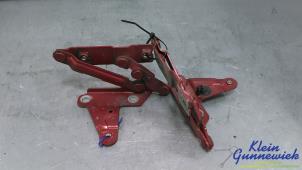 Gebruikte Motorkap Scharnier Seat Altea Prijs € 25,00 Margeregeling aangeboden door Klein Gunnewiek Autodemontage & Motorentechniek