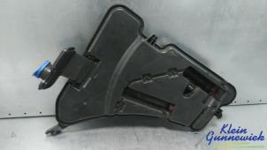 Gebruikte Ruitensproeiertank voor BMW 5-Serie Prijs € 35,00 Margeregeling aangeboden door Klein Gunnewiek Autodemontage & Motorentechniek