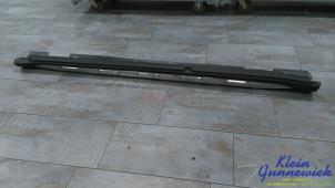 Gebruikte Sideskirt links Mercedes GLA Prijs € 125,00 Margeregeling aangeboden door Klein Gunnewiek Autodemontage & Motorentechniek