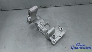 Gebruikte Dynamosteun onder Hyundai I30 Prijs € 35,00 Margeregeling aangeboden door Klein Gunnewiek Autodemontage & Motorentechniek