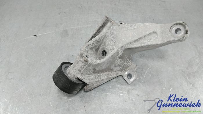 Gebruikte Dynamosteun onder Mercedes B-Klasse Prijs € 55,00 Margeregeling aangeboden door Klein Gunnewiek Autodemontage & Motorentechniek