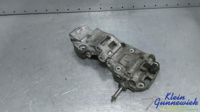 Gebruikte Dynamosteun onder BMW 3-Serie Prijs € 20,00 Margeregeling aangeboden door Klein Gunnewiek Autodemontage & Motorentechniek