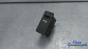 Gebruikte AUX/USB aansluiting Mini ONE Prijs € 20,00 Margeregeling aangeboden door Klein Gunnewiek Autodemontage & Motorentechniek