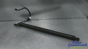 Gebruikte Gasdemper rechts-achter Audi Q2 Prijs € 50,00 Margeregeling aangeboden door Klein Gunnewiek Autodemontage & Motorentechniek