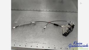 Gebruikte Deurslot Mechaniek 2Deurs rechts Opel Vivaro Prijs € 45,00 Margeregeling aangeboden door Klein Gunnewiek Autodemontage & Motorentechniek