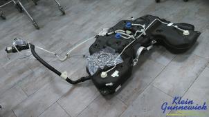 Gebruikte Tank Mercedes GLE Prijs € 475,00 Margeregeling aangeboden door Klein Gunnewiek Autodemontage & Motorentechniek