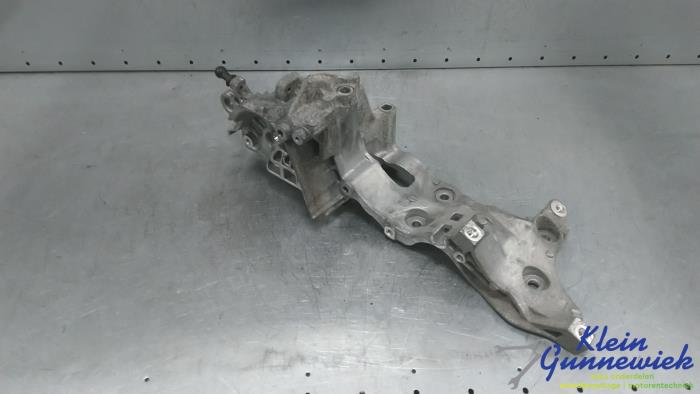 Gebruikte Dynamosteun onder Seat Leon Prijs € 40,00 Margeregeling aangeboden door Klein Gunnewiek Autodemontage & Motorentechniek