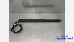 Gebruikte Kofferdekseldemper rechts-achter Mercedes GLA Prijs € 95,00 Margeregeling aangeboden door Klein Gunnewiek Autodemontage & Motorentechniek