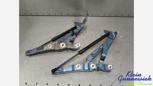 Gebruikte Achterklep Scharnier Opel Cascada Prijs € 50,00 Margeregeling aangeboden door Klein Gunnewiek Autodemontage & Motorentechniek