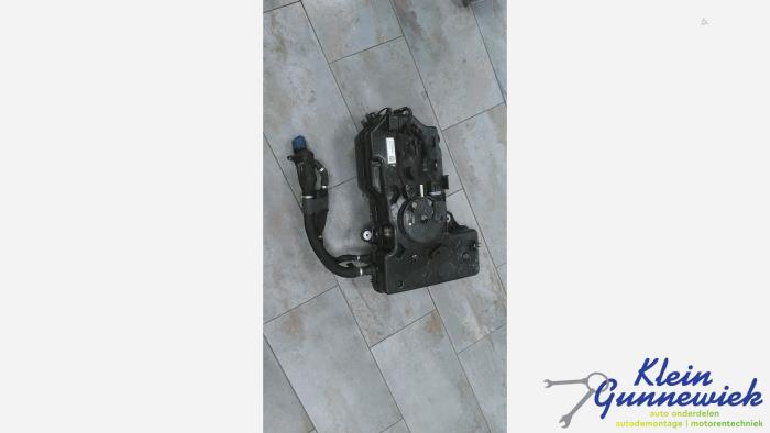 Gebruikte Ureumreservoir Volkswagen Transporter Prijs € 195,00 Margeregeling aangeboden door Klein Gunnewiek Autodemontage & Motorentechniek