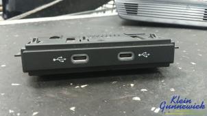 Gebruikte AUX/USB aansluiting Volkswagen Caddy Prijs € 20,00 Margeregeling aangeboden door Klein Gunnewiek Autodemontage & Motorentechniek