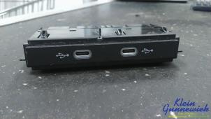 Gebruikte AUX/USB aansluiting Volkswagen Caddy Prijs € 20,00 Margeregeling aangeboden door Klein Gunnewiek Autodemontage & Motorentechniek