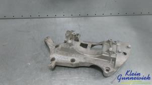 Gebruikte Dynamosteun onder Audi RS3 Prijs € 100,00 Margeregeling aangeboden door Klein Gunnewiek Autodemontage & Motorentechniek