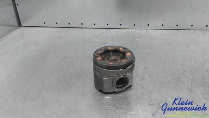 Gebruikte Zuiger Opel Vivaro Prijs € 68,00 Margeregeling aangeboden door Klein Gunnewiek Autodemontage & Motorentechniek