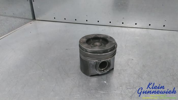 Gebruikte Zuiger Opel Vivaro Prijs € 68,00 Margeregeling aangeboden door Klein Gunnewiek Autodemontage & Motorentechniek