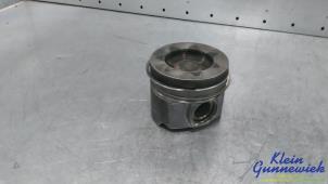 Gebruikte Zuiger Opel Vivaro Prijs € 85,00 Margeregeling aangeboden door Klein Gunnewiek Autodemontage & Motorentechniek