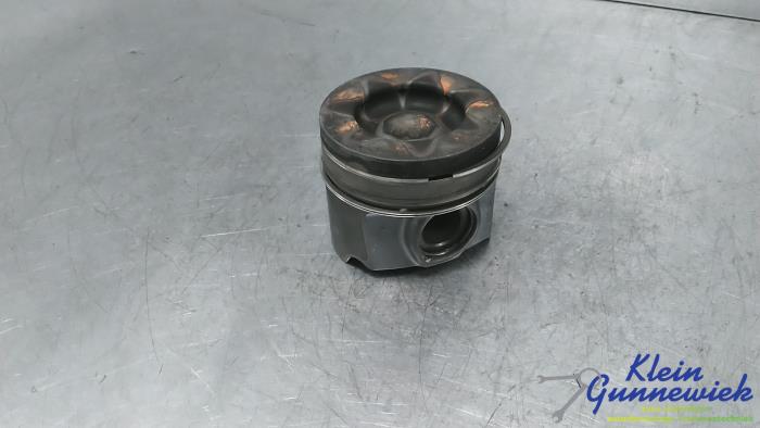 Gebruikte Zuiger Opel Vivaro Prijs € 68,00 Margeregeling aangeboden door Klein Gunnewiek Autodemontage & Motorentechniek
