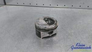 Gebruikte Zuiger Mercedes C-Klasse Prijs € 65,00 Margeregeling aangeboden door Klein Gunnewiek Autodemontage & Motorentechniek