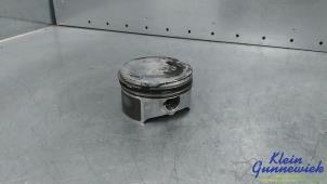 Gebruikte Zuiger Mercedes C-Klasse Prijs € 65,00 Margeregeling aangeboden door Klein Gunnewiek Autodemontage & Motorentechniek